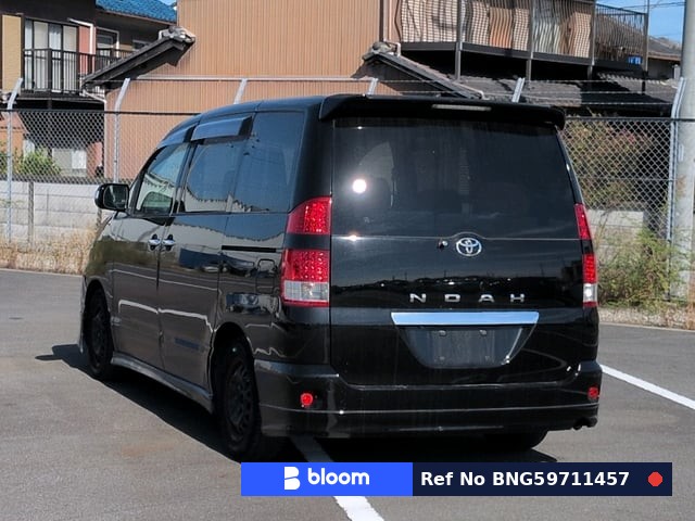 2005 Toyota Noah