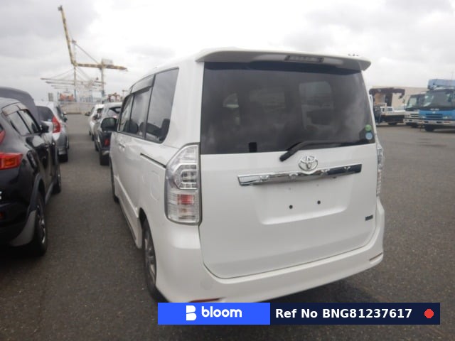 2013 Toyota Voxy