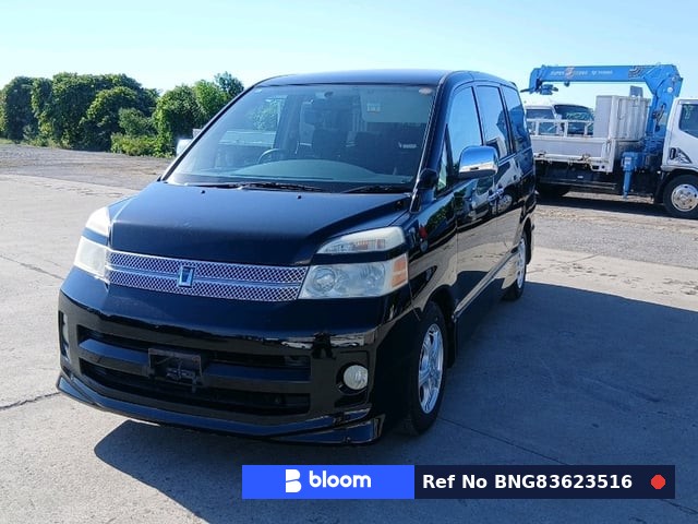 2005 Toyota Voxy