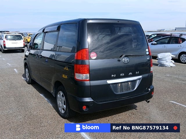 2005 Toyota Noah