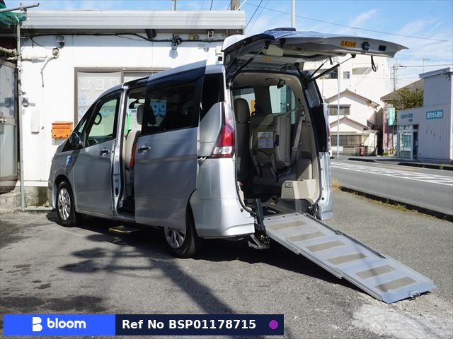 2017 Nissan Serena