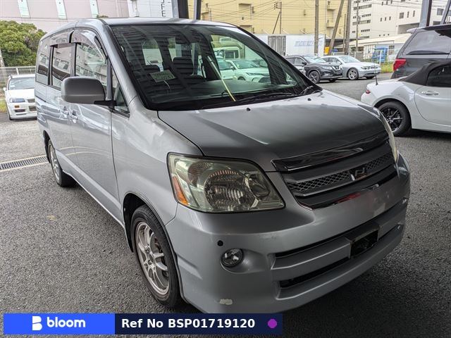 2005 Toyota Noah