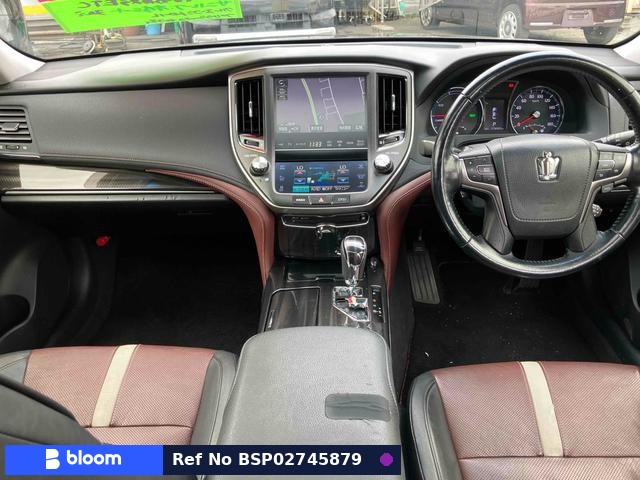 2014 Toyota Crown Hybrid