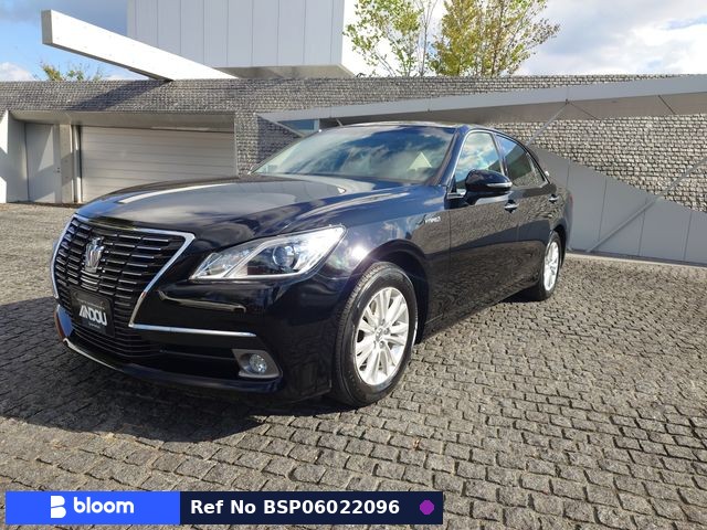 2013 Toyota Crown Hybrid