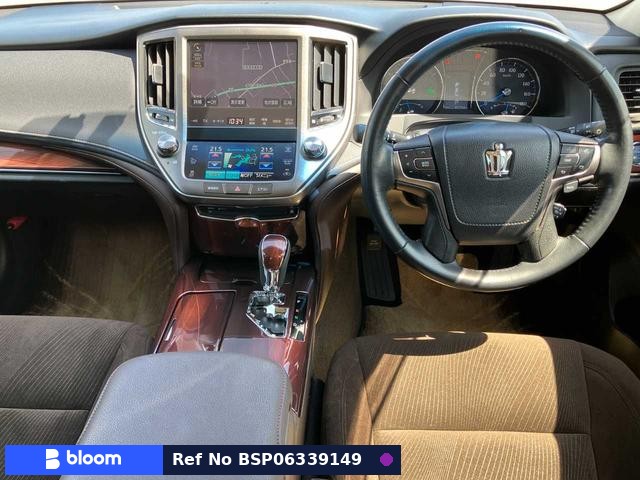 2014 Toyota Crown Hybrid