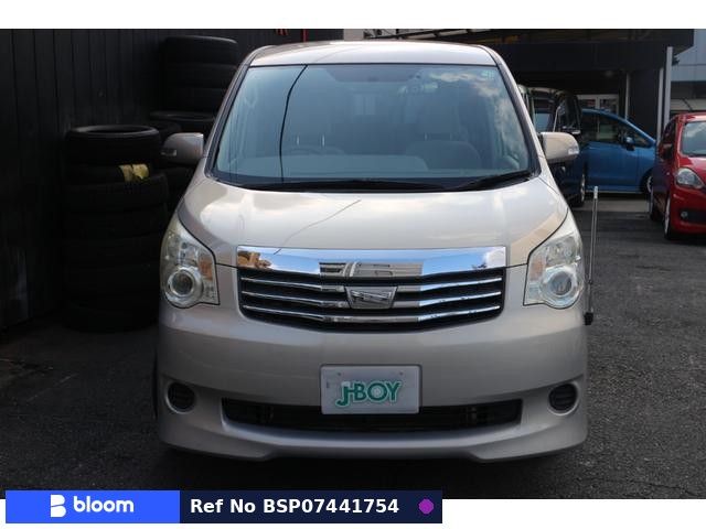 2010 Toyota Noah