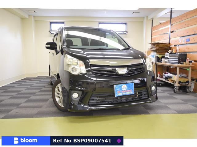 2011 Toyota Noah