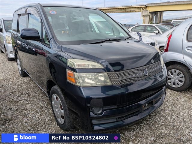 2005 Toyota Voxy