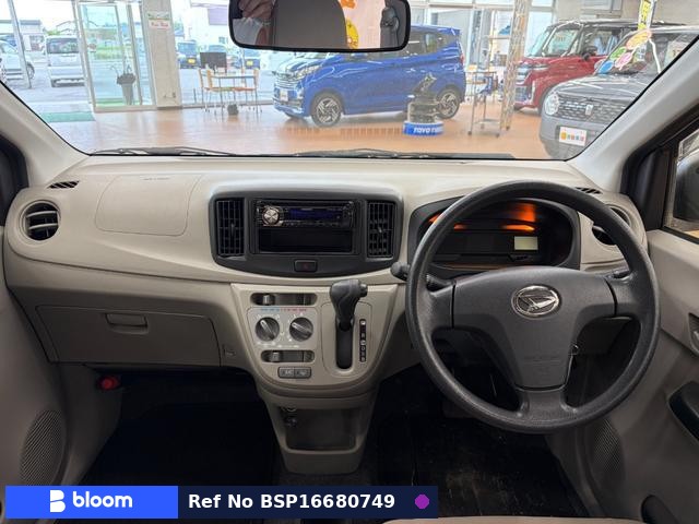 2013 Daihatsu Mira ES