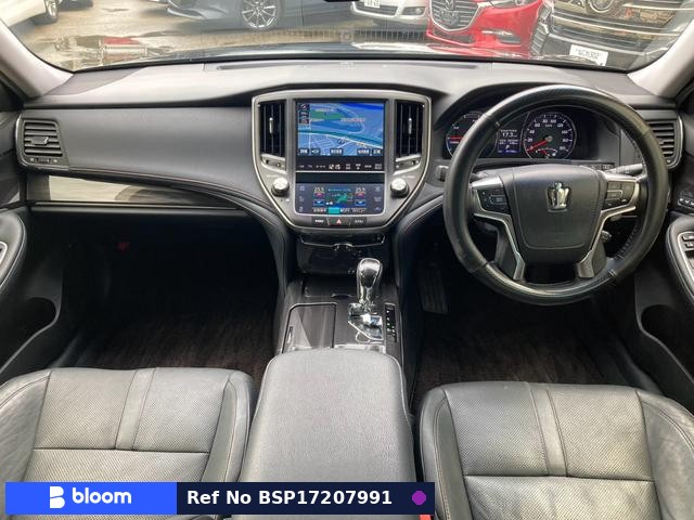 2015 Toyota Crown Hybrid