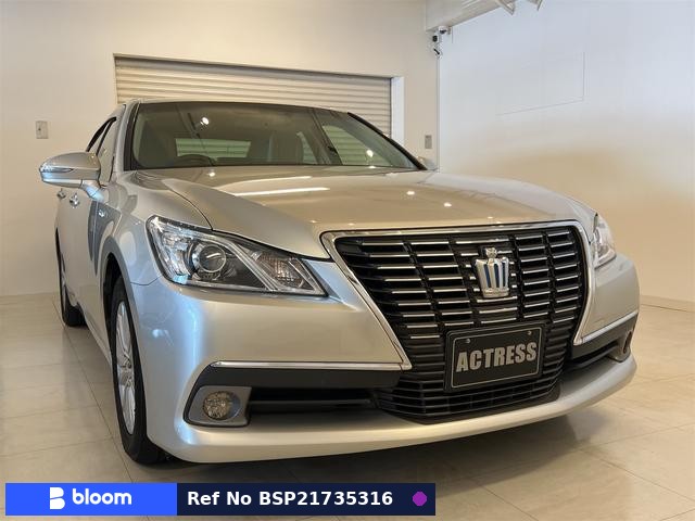 2013 Toyota Crown Hybrid