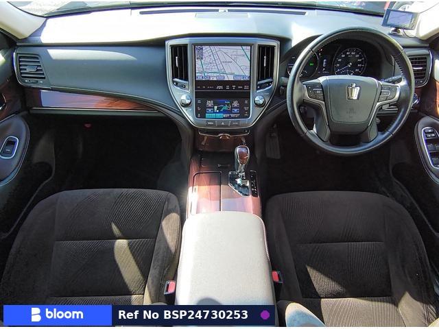 2014 Toyota Crown Hybrid