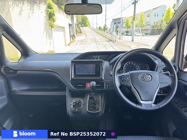 2015 Toyota Voxy