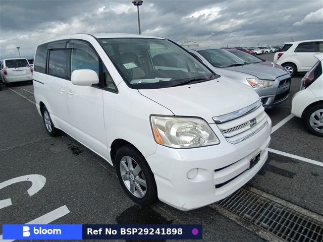 2004 Toyota Noah