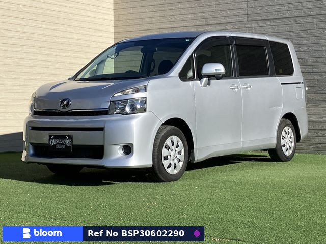 2013 Toyota Voxy