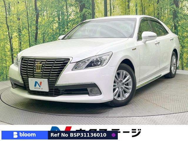 2013 Toyota Crown Hybrid
