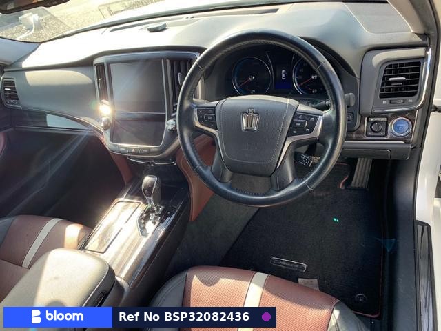 2014 Toyota Crown Hybrid