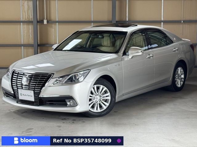 2013 Toyota Crown Hybrid