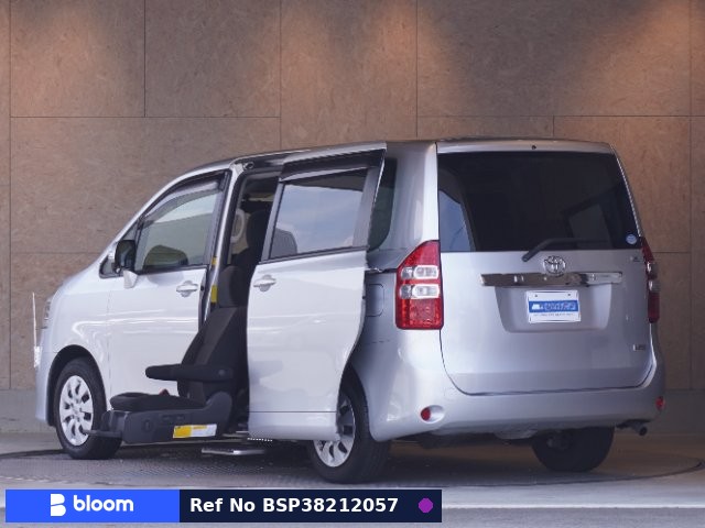 2012 Toyota Noah