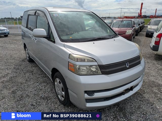 2005 Toyota Voxy