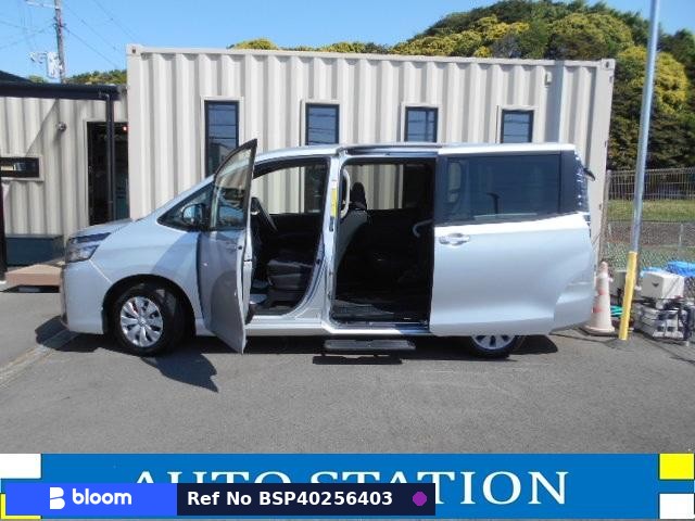 2017 Toyota Voxy