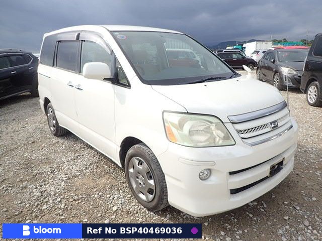 2005 Toyota Noah