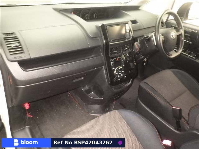 2011 Toyota Voxy