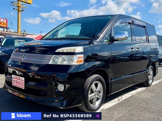 2005 Toyota Voxy