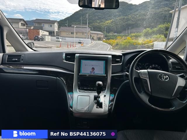 2013 Toyota Vellfire