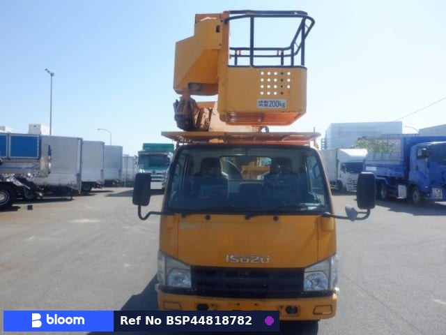 2010 Isuzu ELF Truck