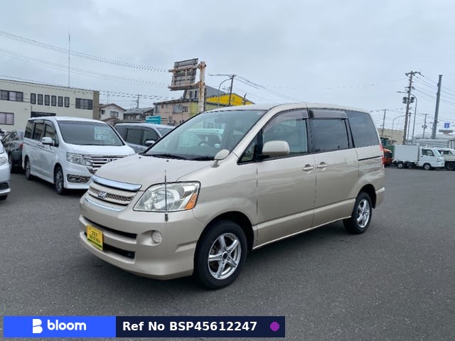 2005 Toyota Noah