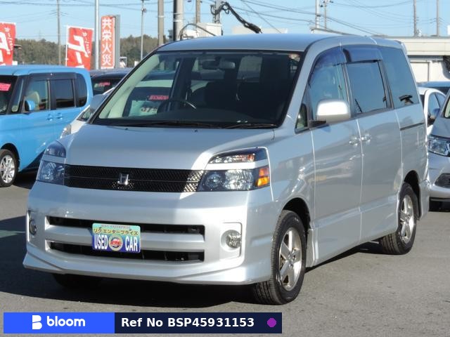 2005 Toyota Voxy