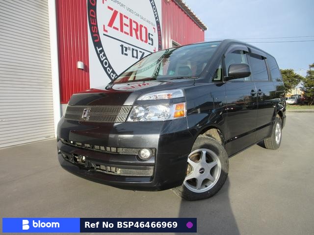2005 Toyota Voxy