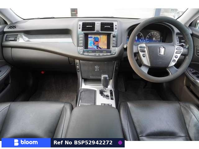 2011 Toyota Crown Hybrid