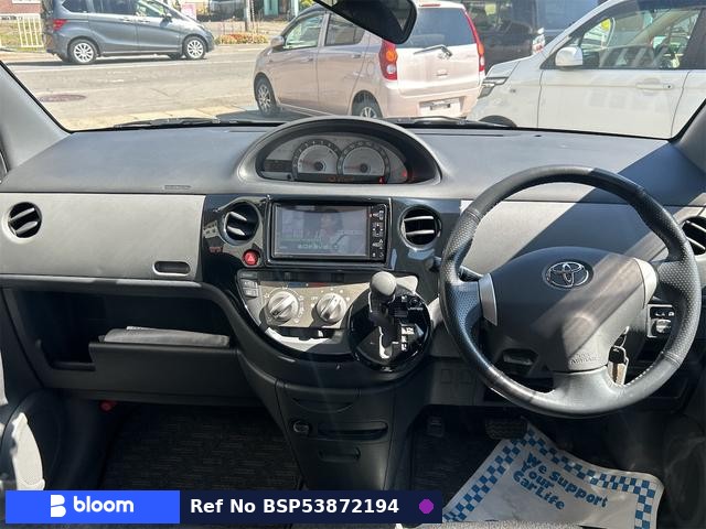 2011 Toyota Sienta