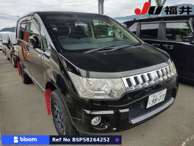 2012 Mitsubishi Delica D5