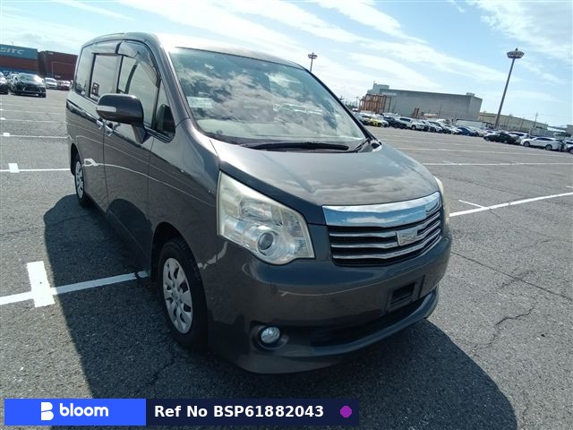 2011 Toyota Noah