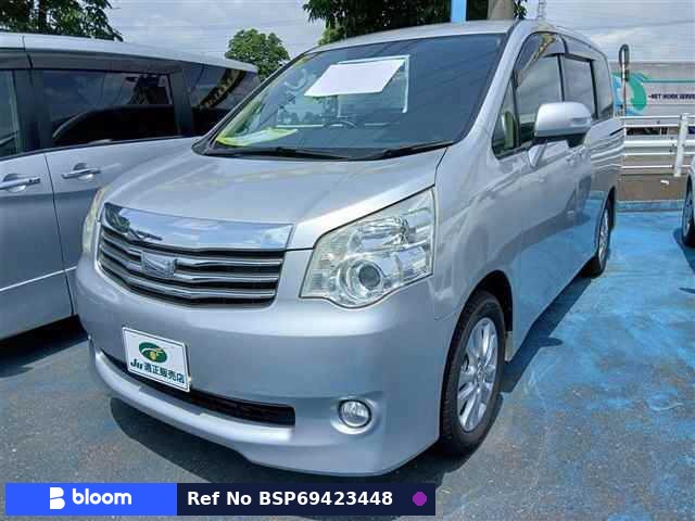 2013 Toyota Noah