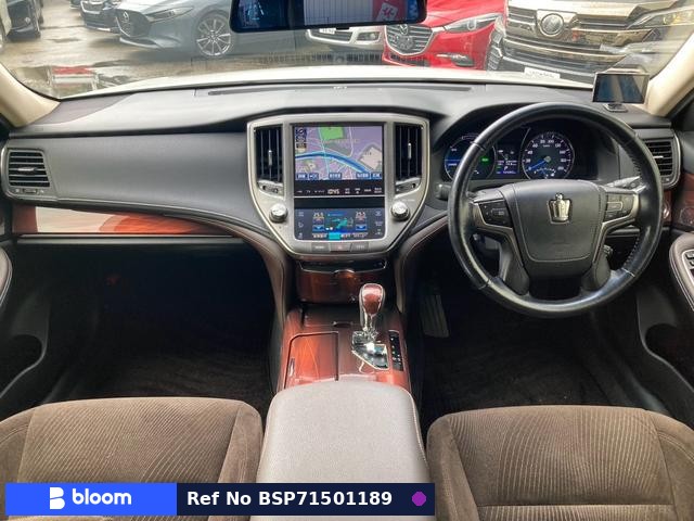 2014 Toyota Crown Hybrid