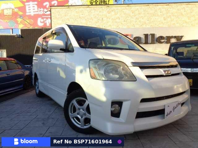2005 Toyota Noah