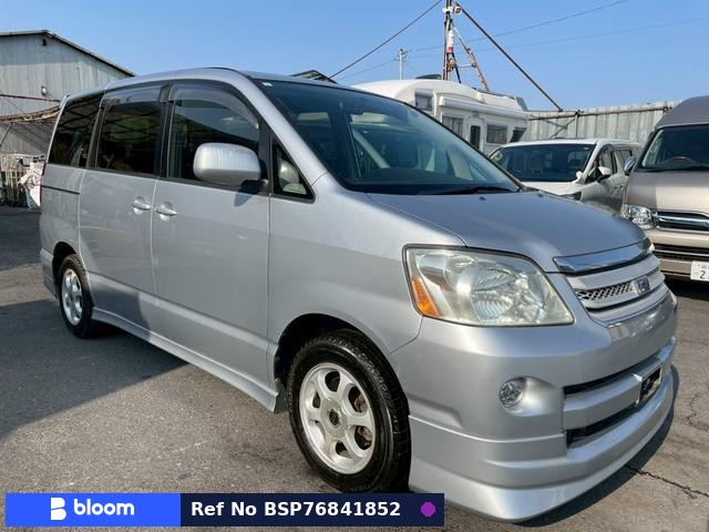 2005 Toyota Noah