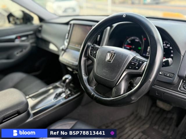 2013 Toyota Crown Hybrid