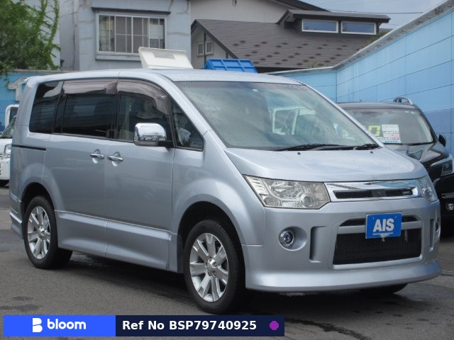 2012 Mitsubishi Delica D5
