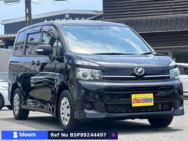2013 Toyota Voxy
