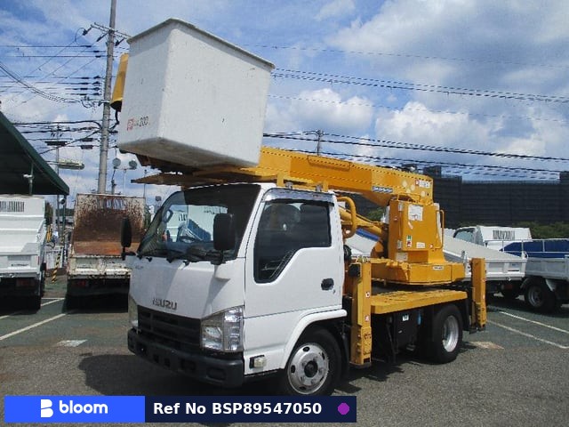2010 Isuzu ELF Truck