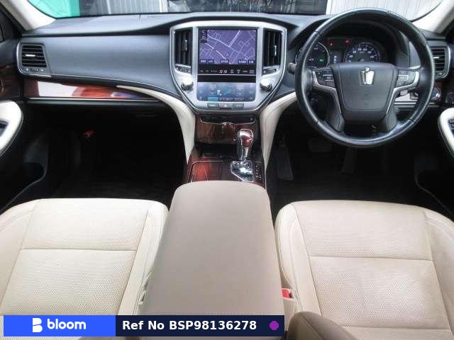 2013 Toyota Crown Hybrid