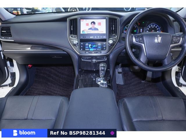 2013 Toyota Crown Hybrid
