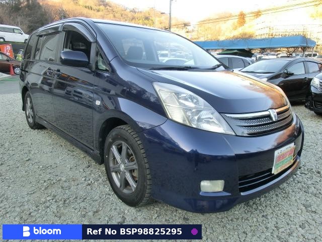 2004 Toyota Isis