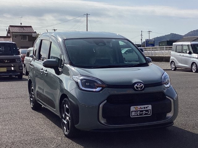 Toyota Sienta HV