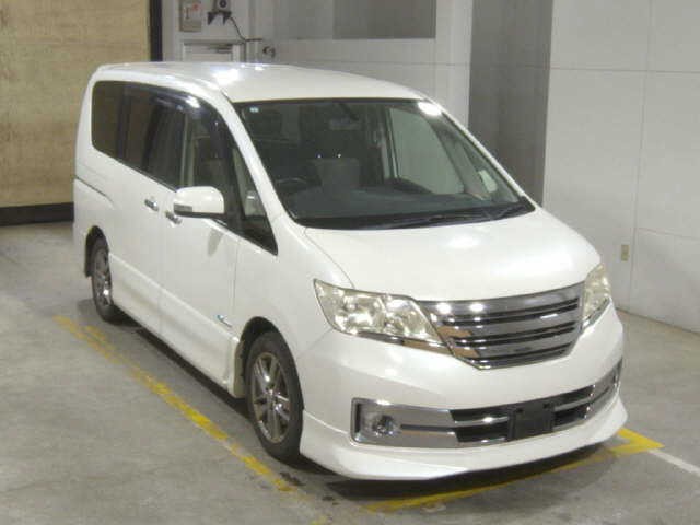 2013 Nissan Serena HV